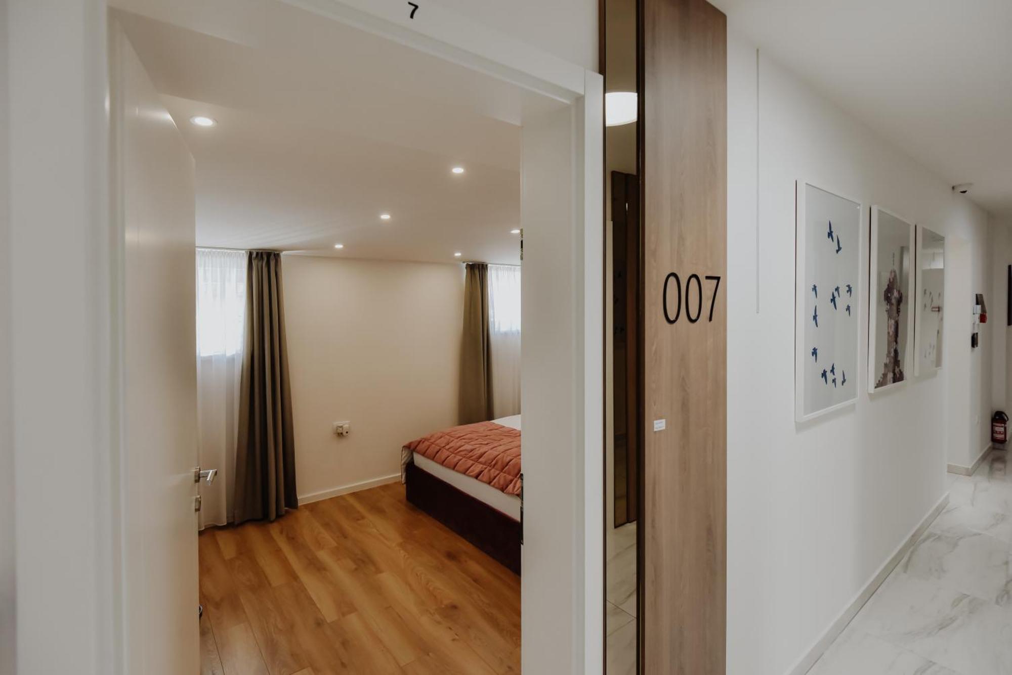 Lux City Apartments & Rooms SJJ Buitenkant foto