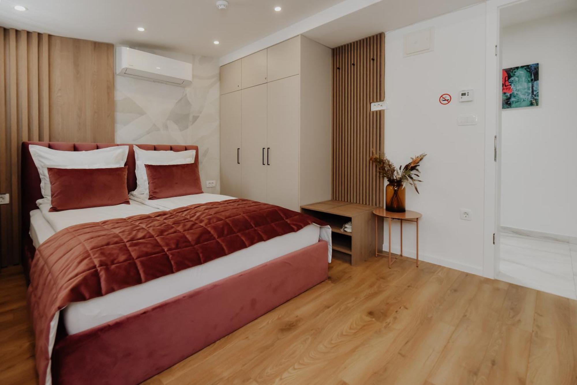 Lux City Apartments & Rooms SJJ Buitenkant foto